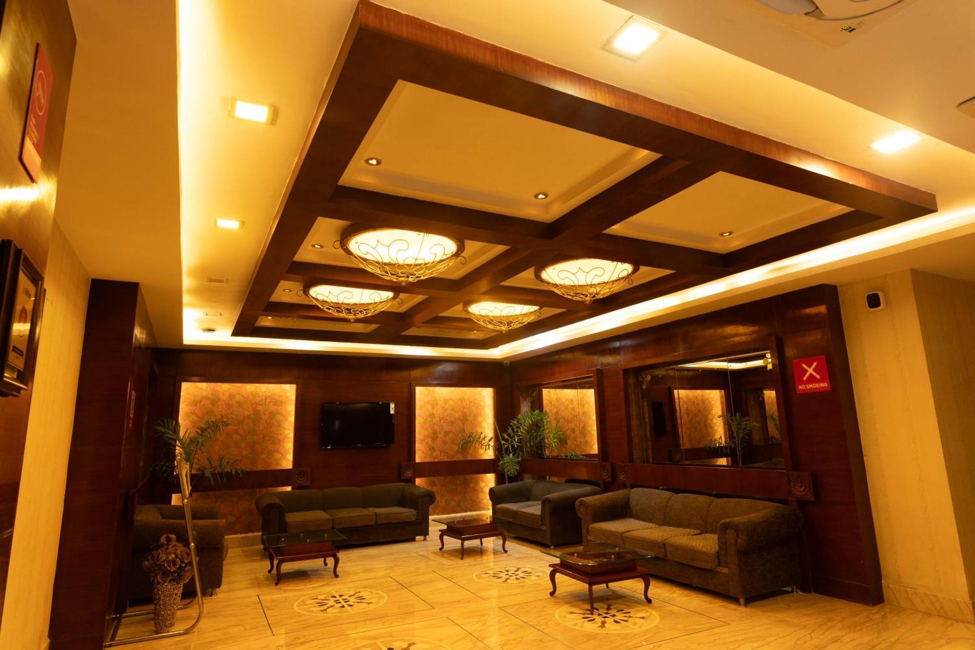 New Hotel Broadway Váránaszi Kültér fotó