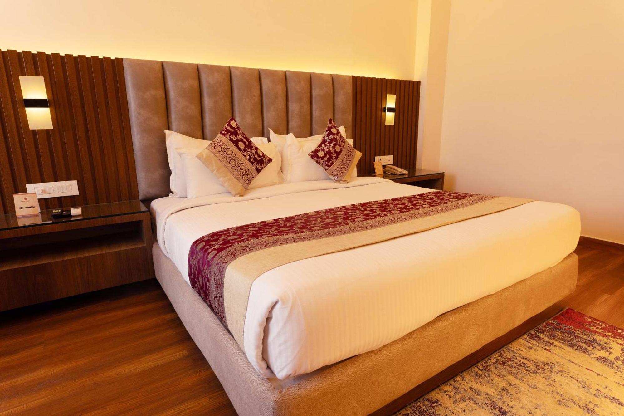 New Hotel Broadway Váránaszi Kültér fotó
