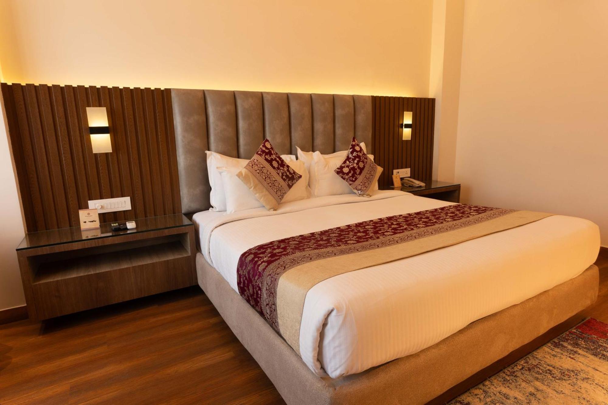 New Hotel Broadway Váránaszi Kültér fotó