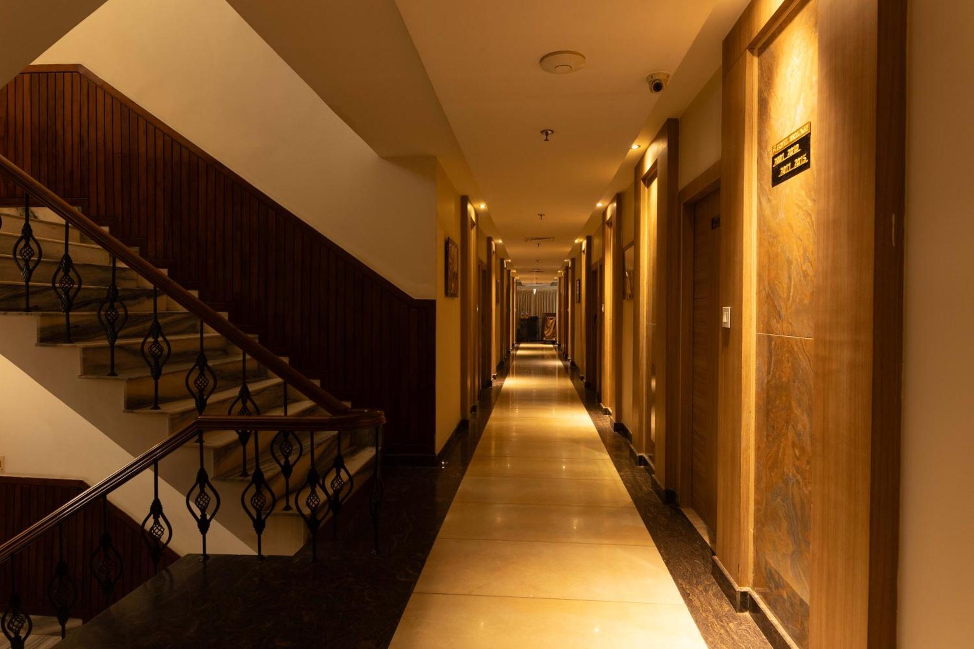 New Hotel Broadway Váránaszi Kültér fotó