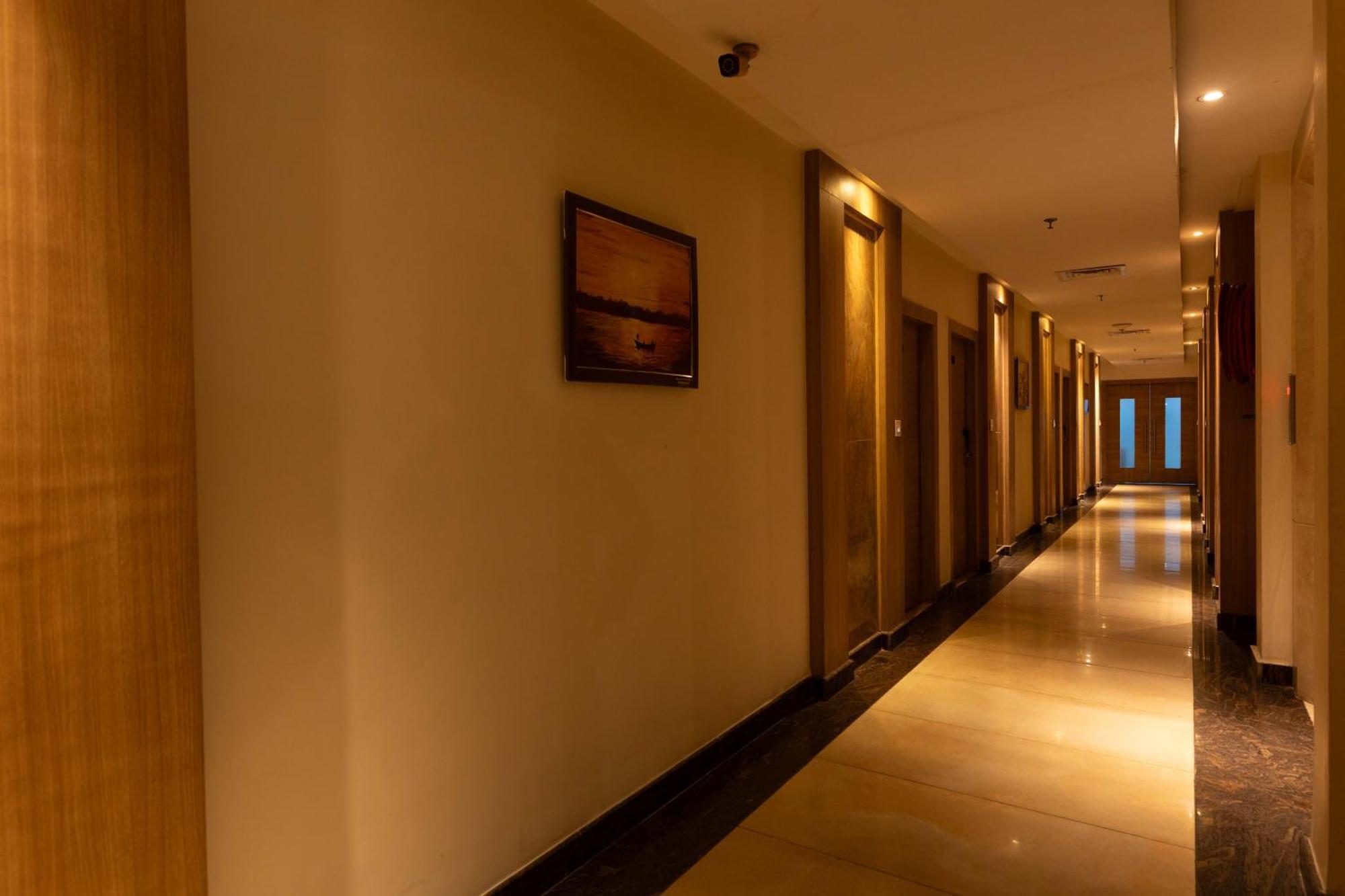 New Hotel Broadway Váránaszi Kültér fotó
