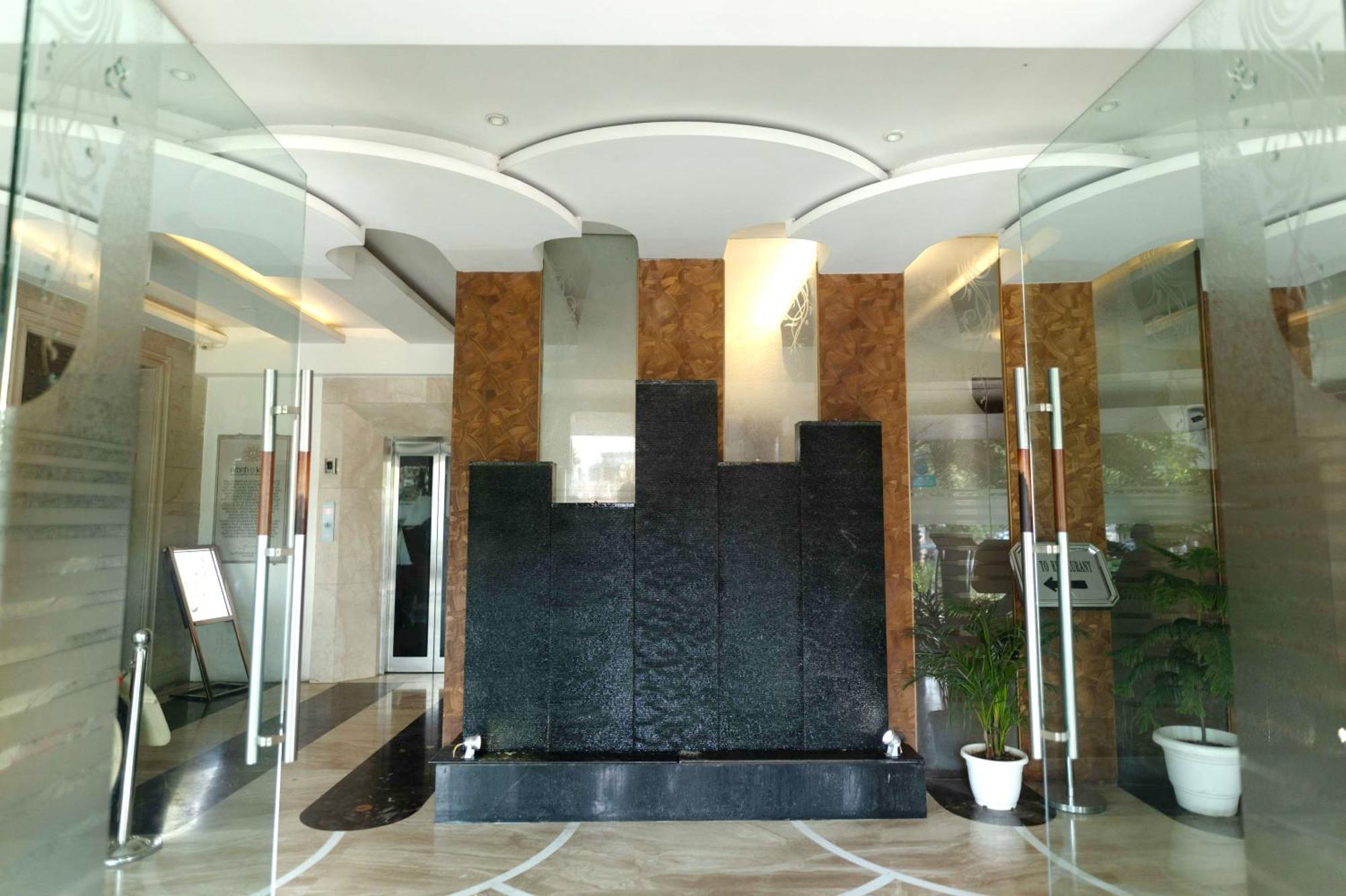 New Hotel Broadway Váránaszi Kültér fotó