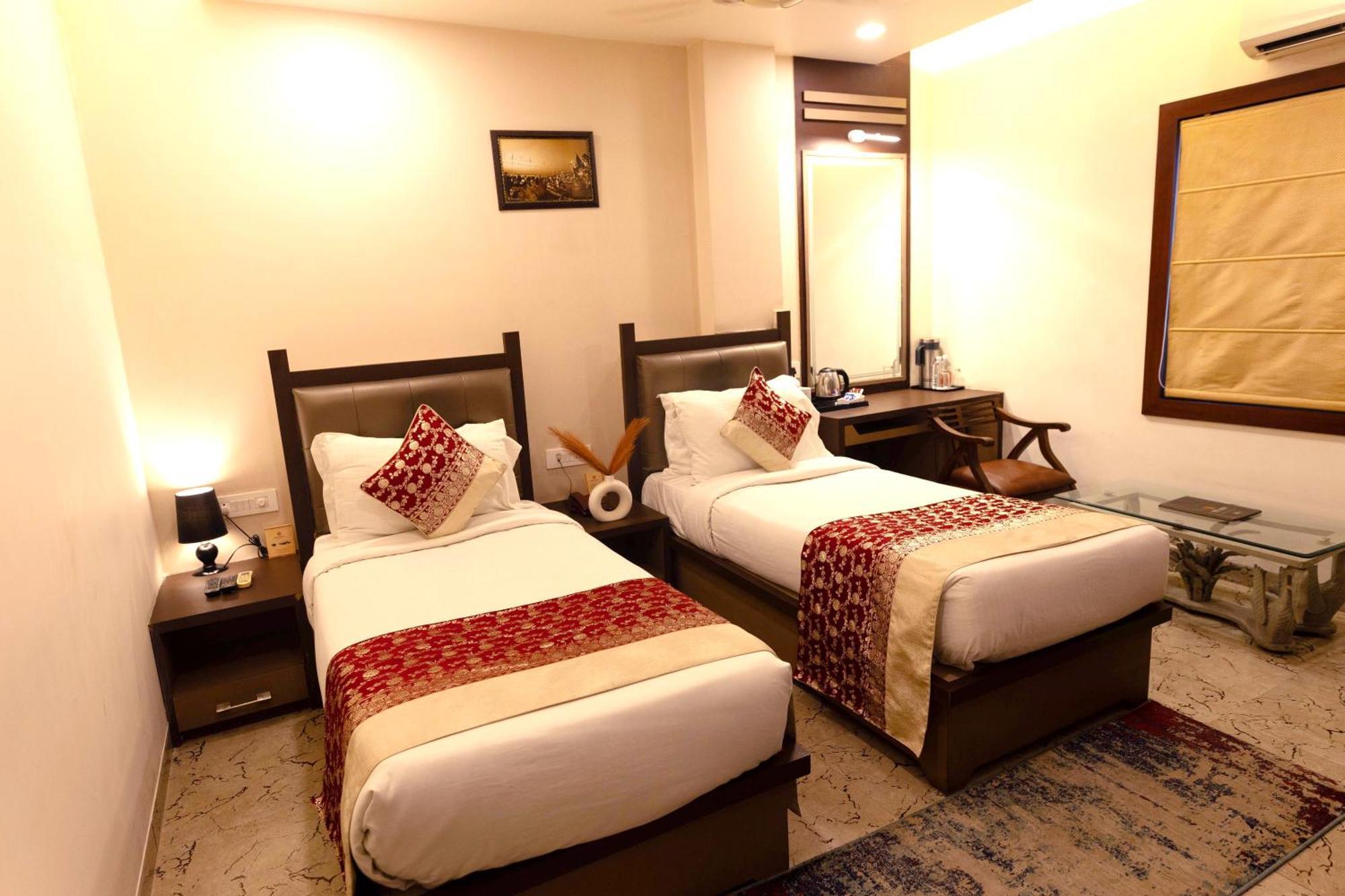 New Hotel Broadway Váránaszi Kültér fotó