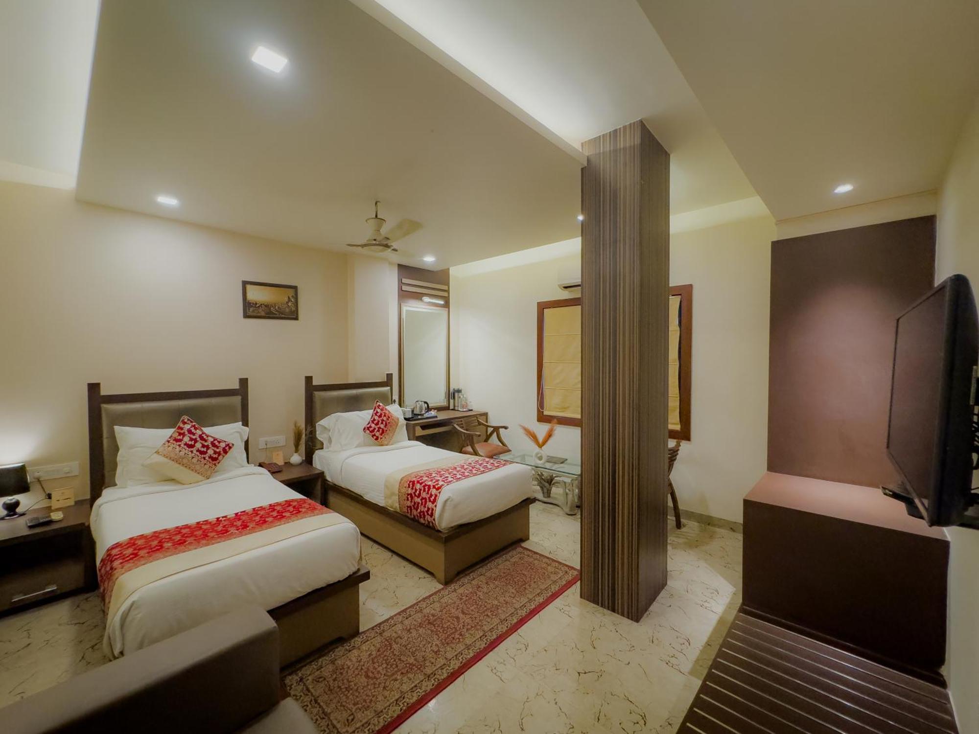New Hotel Broadway Váránaszi Kültér fotó