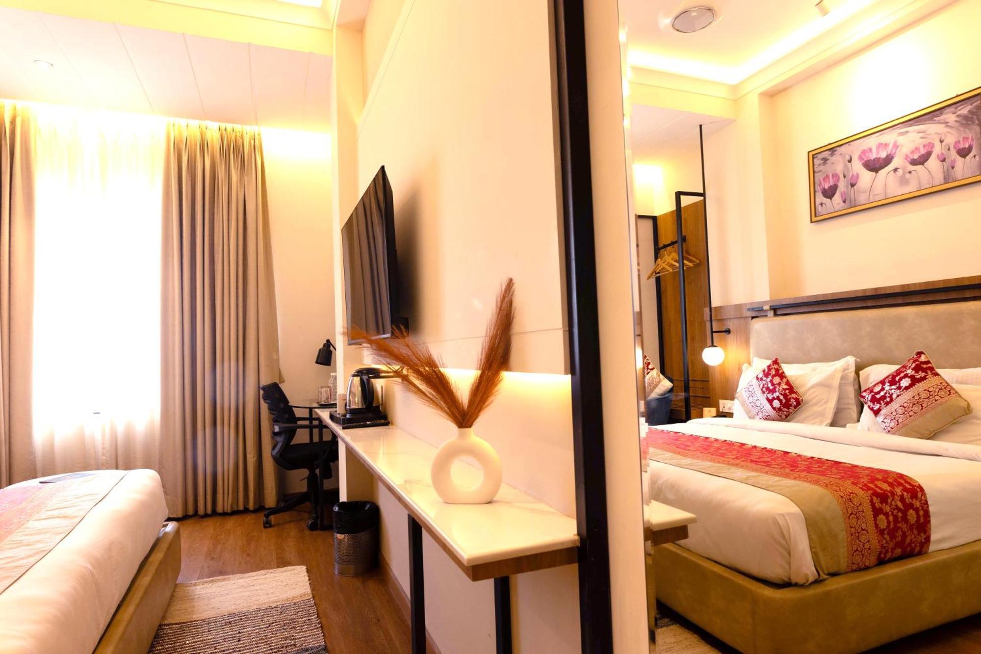 New Hotel Broadway Váránaszi Kültér fotó