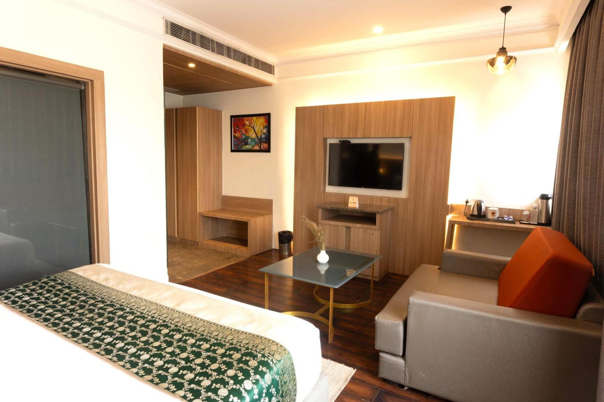 New Hotel Broadway Váránaszi Kültér fotó