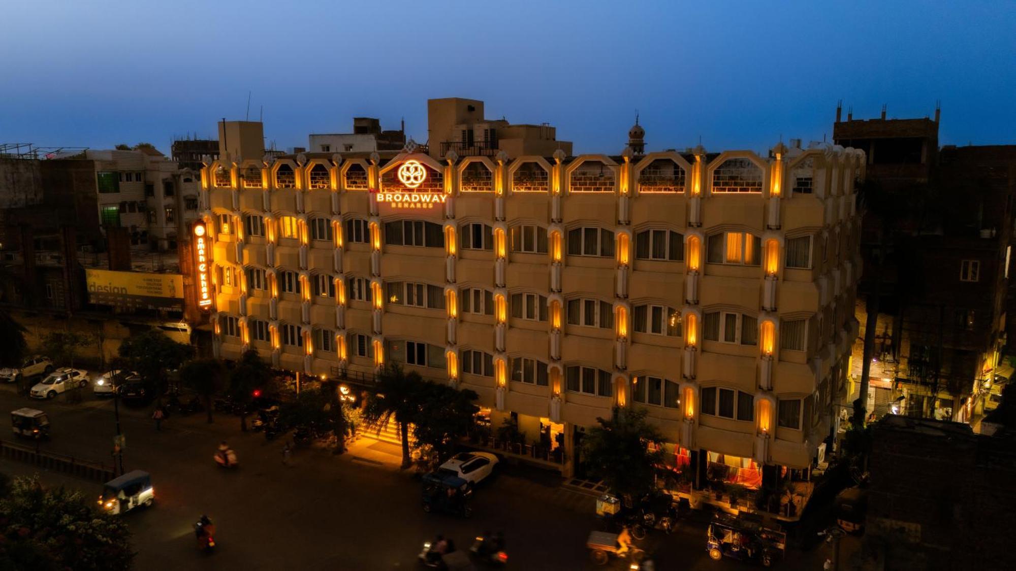 New Hotel Broadway Váránaszi Kültér fotó