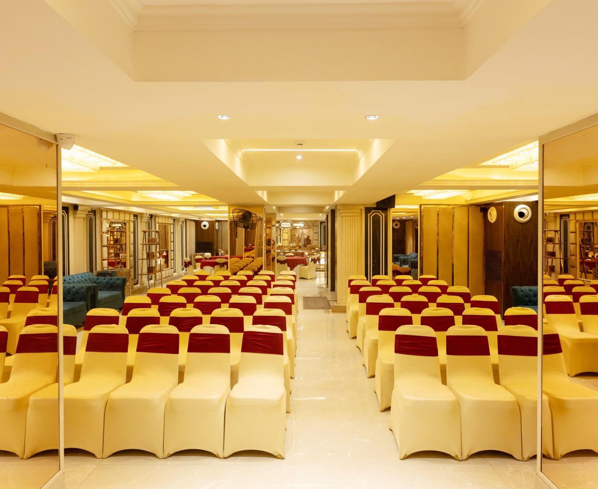 New Hotel Broadway Váránaszi Kültér fotó