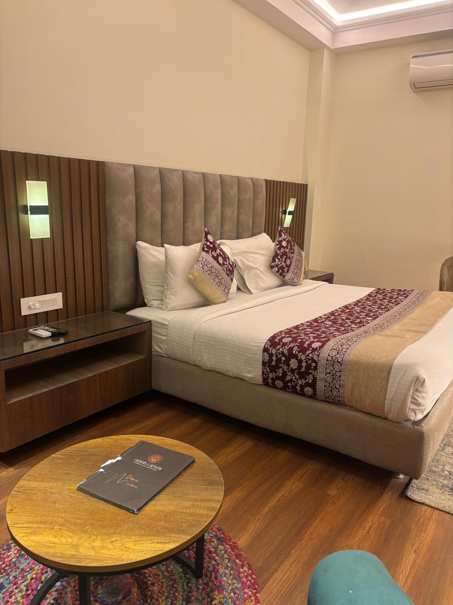 New Hotel Broadway Váránaszi Kültér fotó