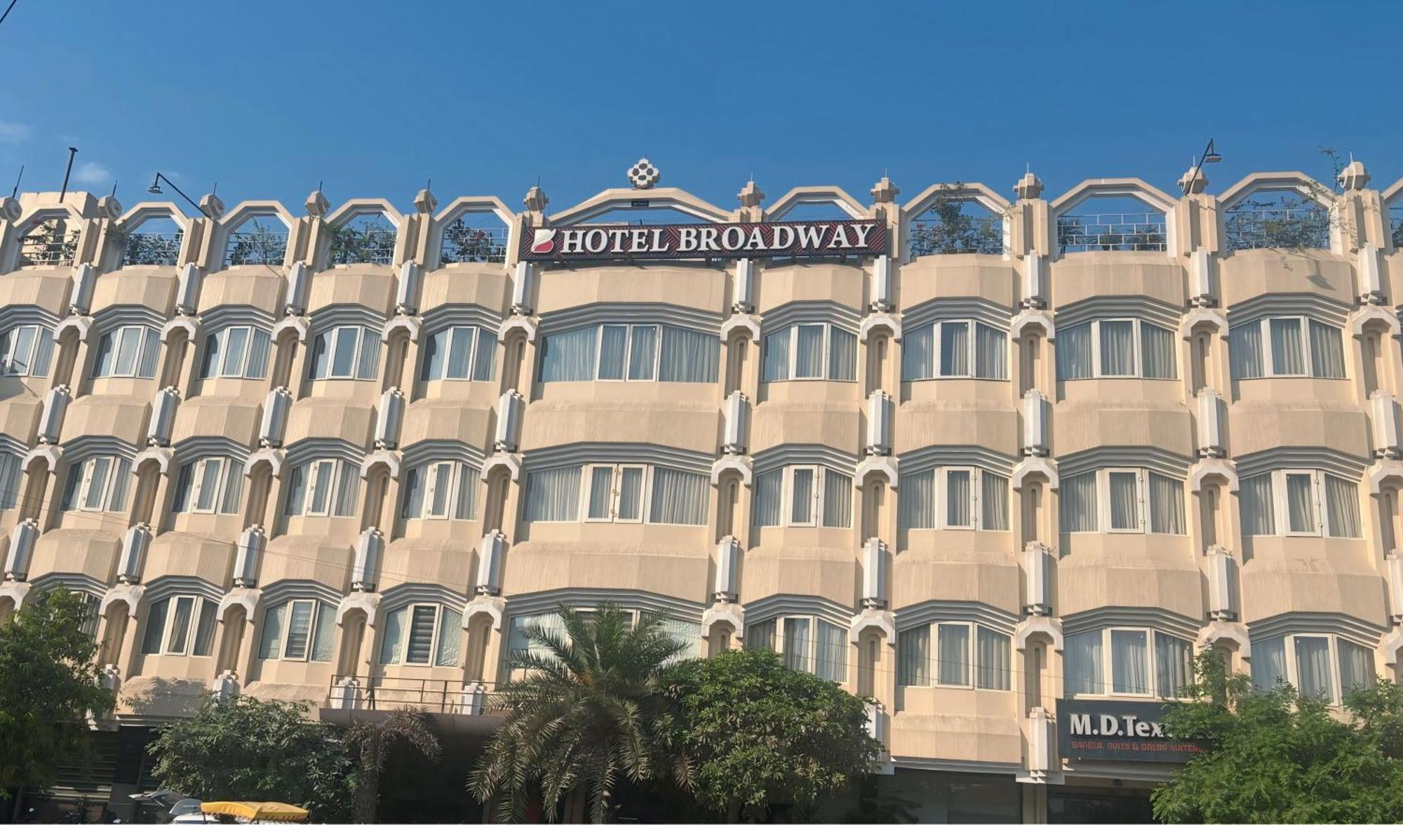 New Hotel Broadway Váránaszi Kültér fotó