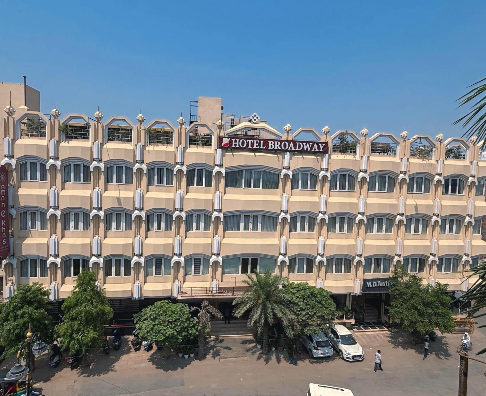 New Hotel Broadway Váránaszi Kültér fotó