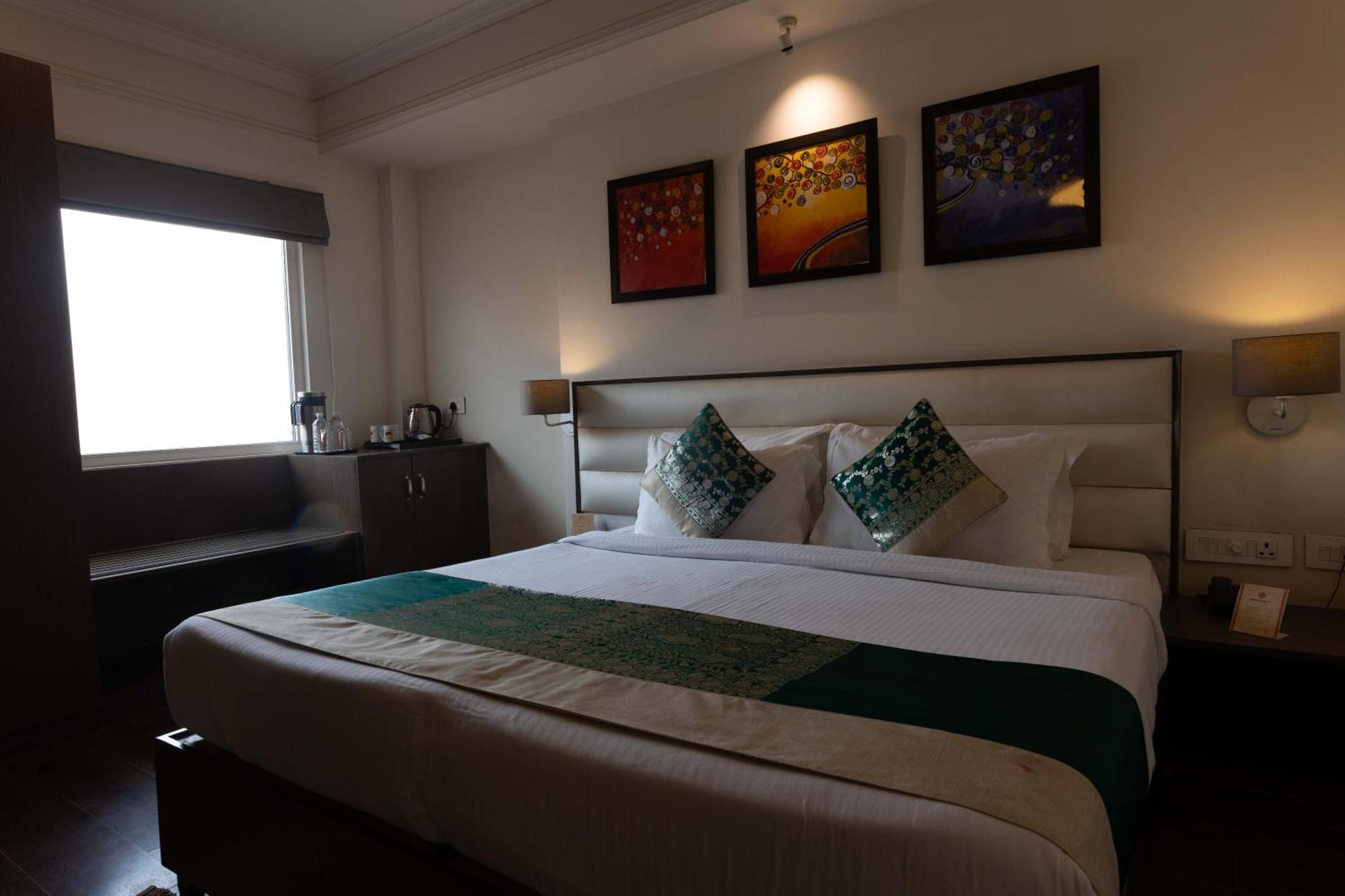 New Hotel Broadway Váránaszi Kültér fotó