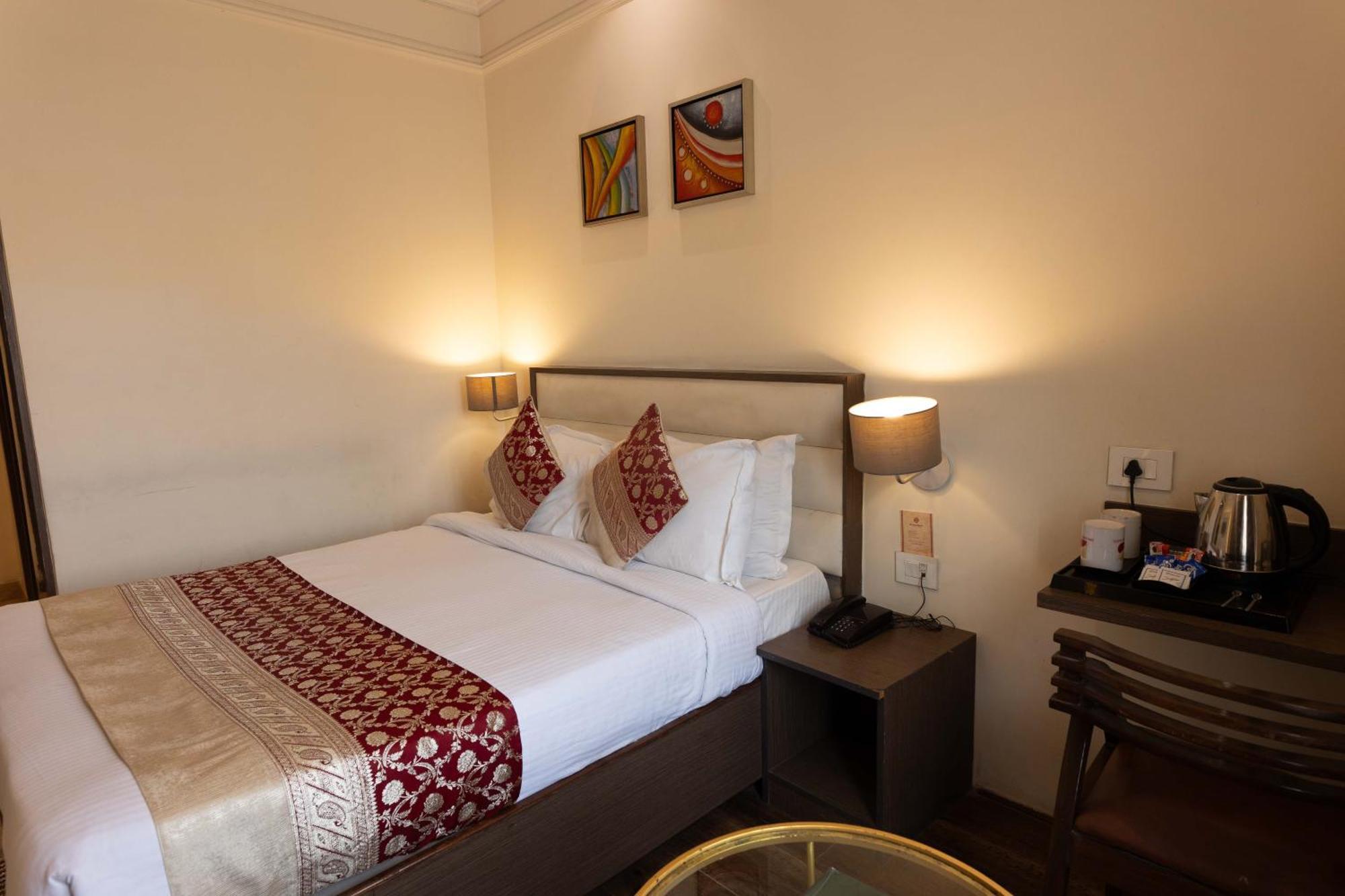 New Hotel Broadway Váránaszi Kültér fotó