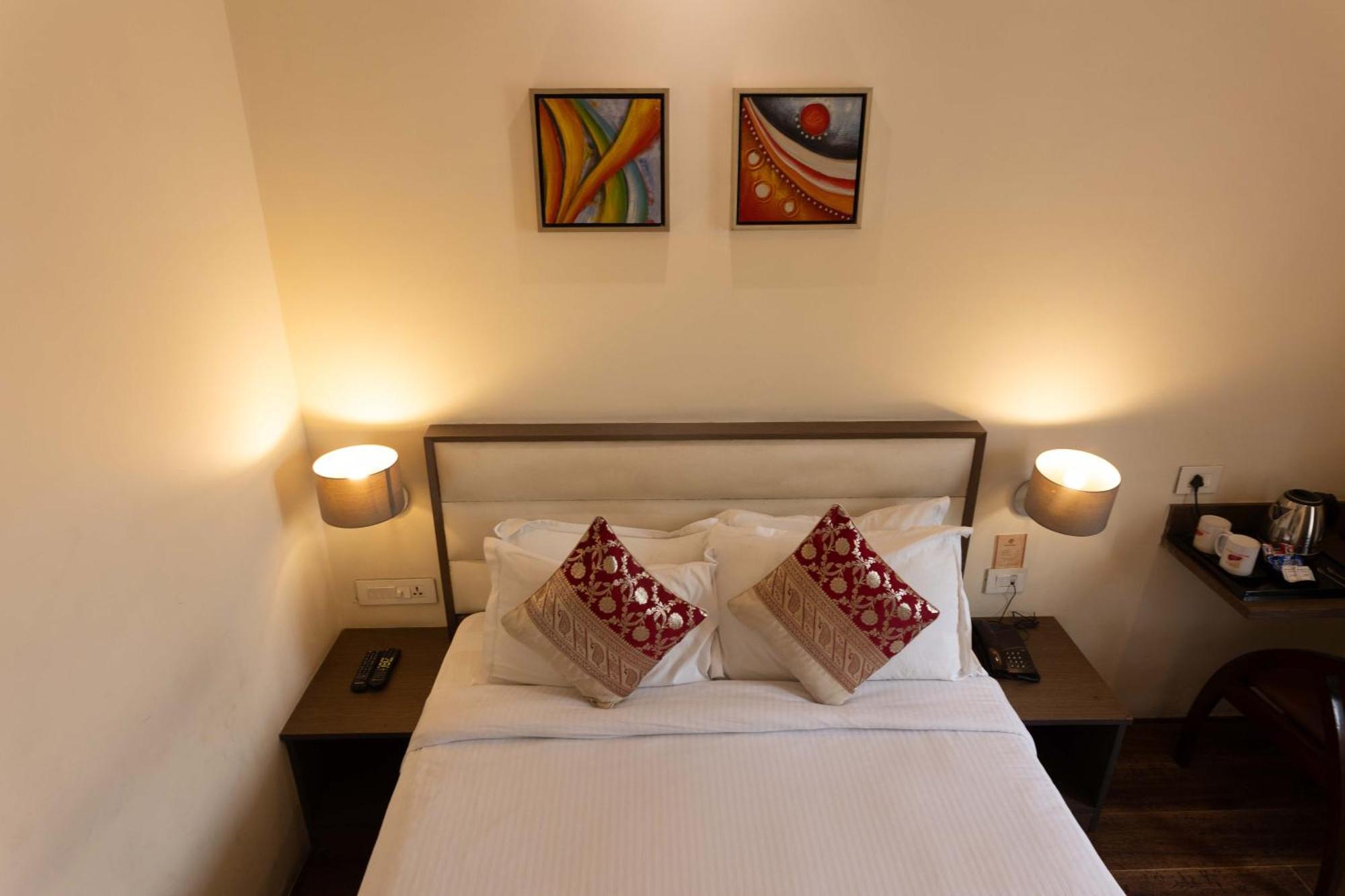 New Hotel Broadway Váránaszi Kültér fotó