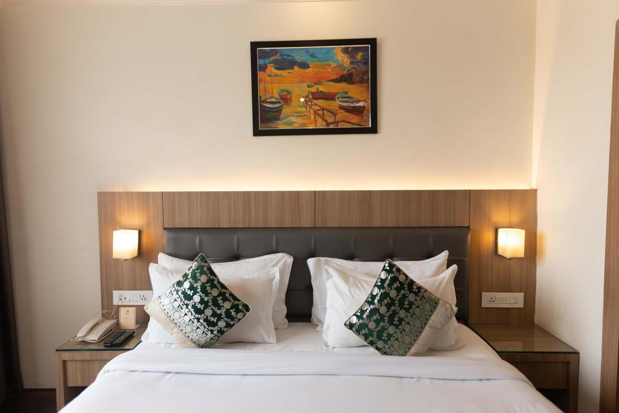 New Hotel Broadway Váránaszi Kültér fotó