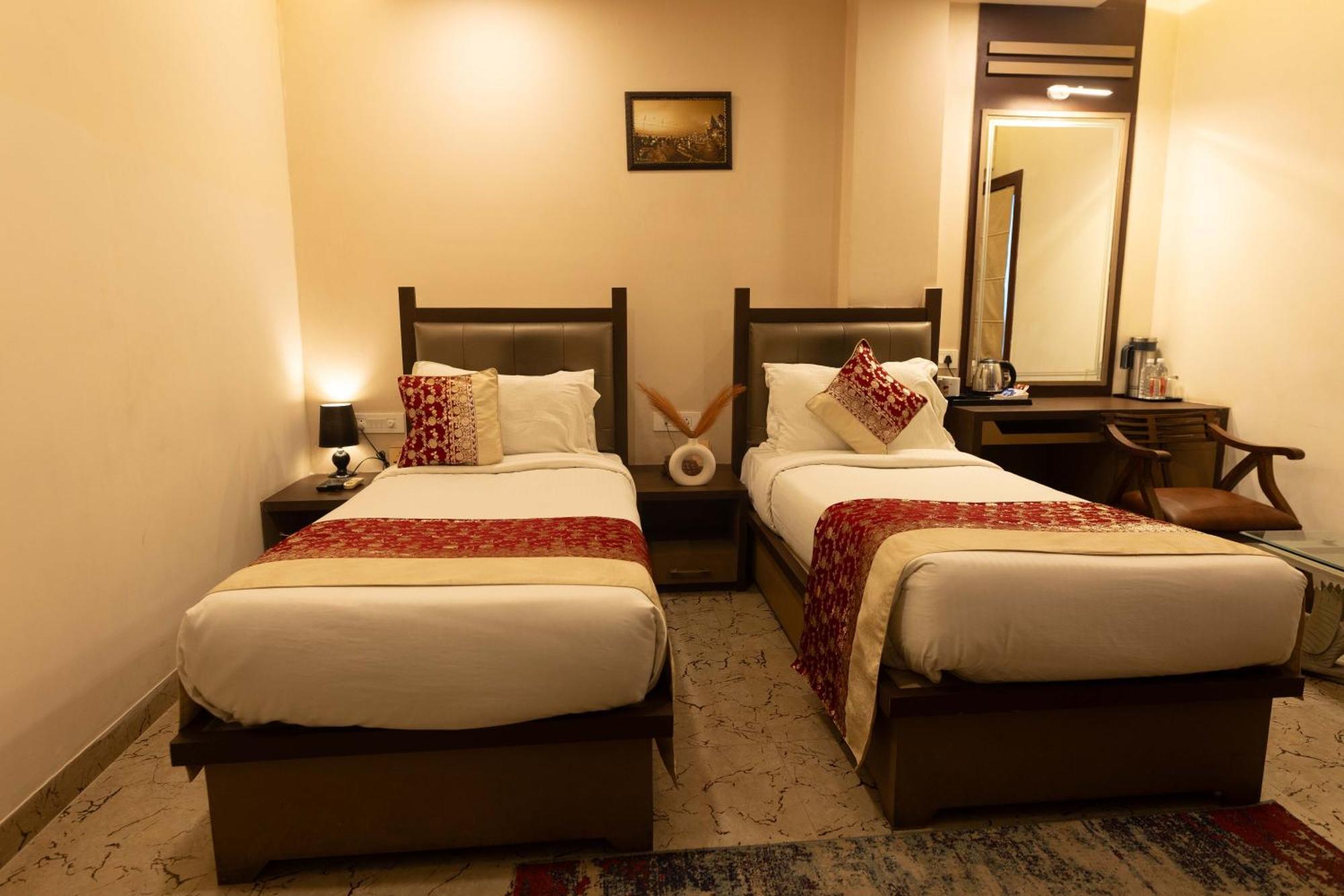 New Hotel Broadway Váránaszi Kültér fotó